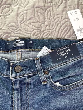 Hollister Women's Skinny Denim Short in Medium Blue